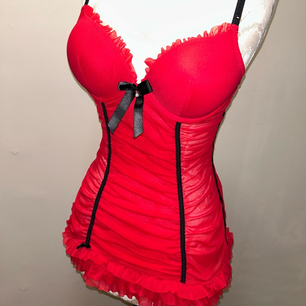 Lingerie - Picture 1 of 4